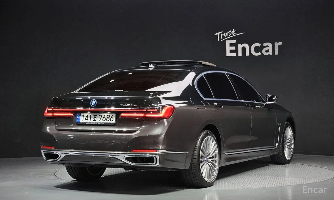 Фото 2 - BMW 7 Series