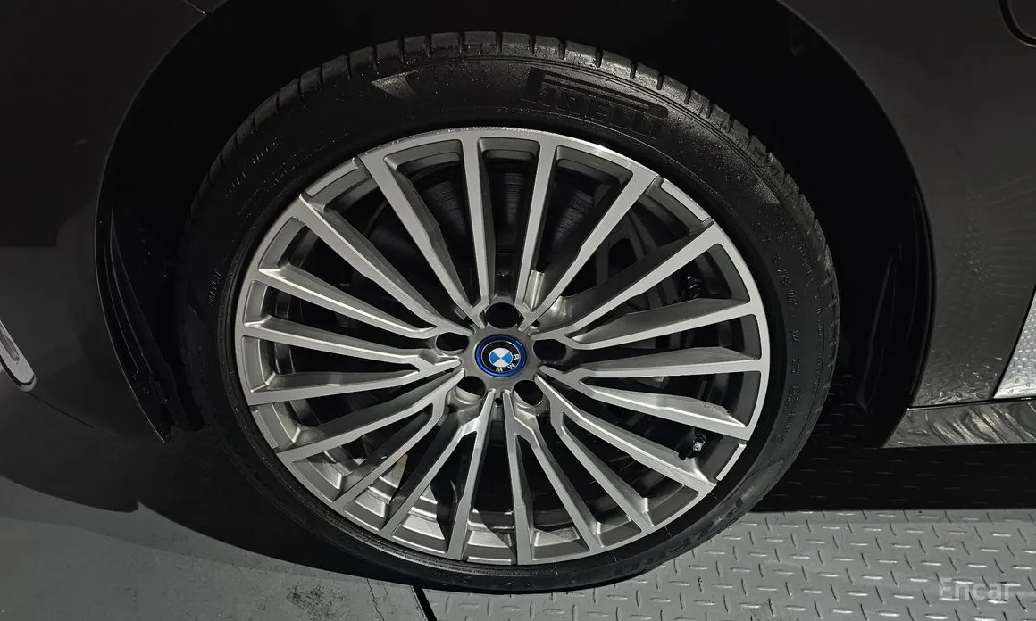 Фото 5 - BMW 7 Series