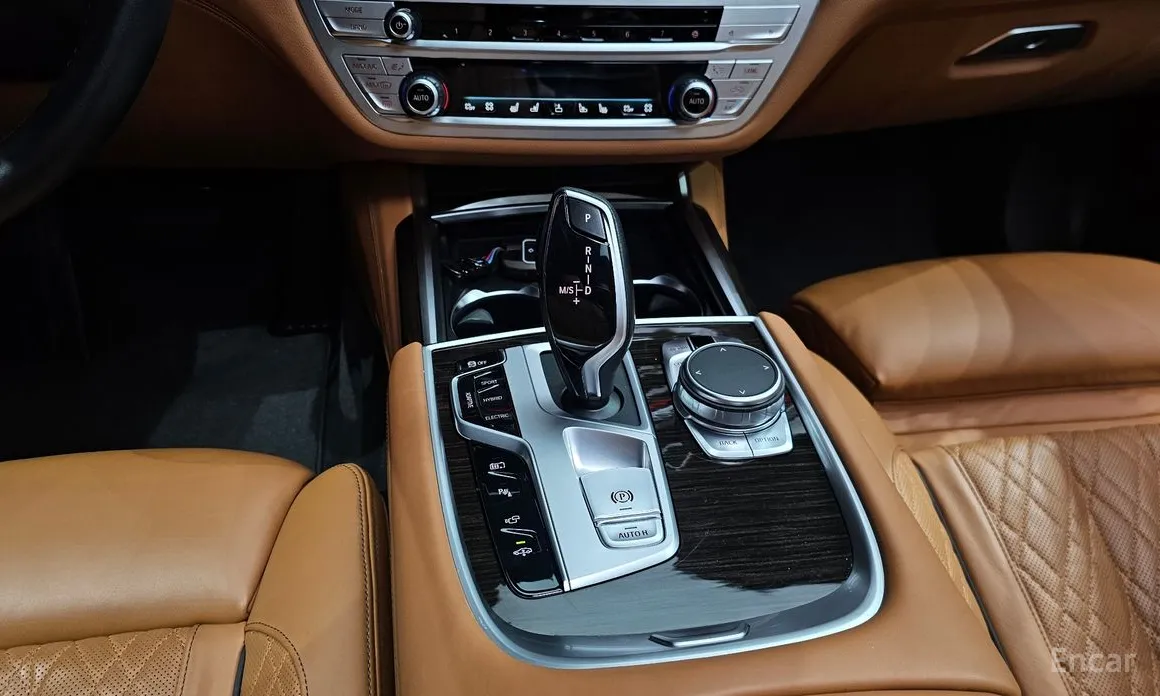 Фото 9 - BMW 7 Series