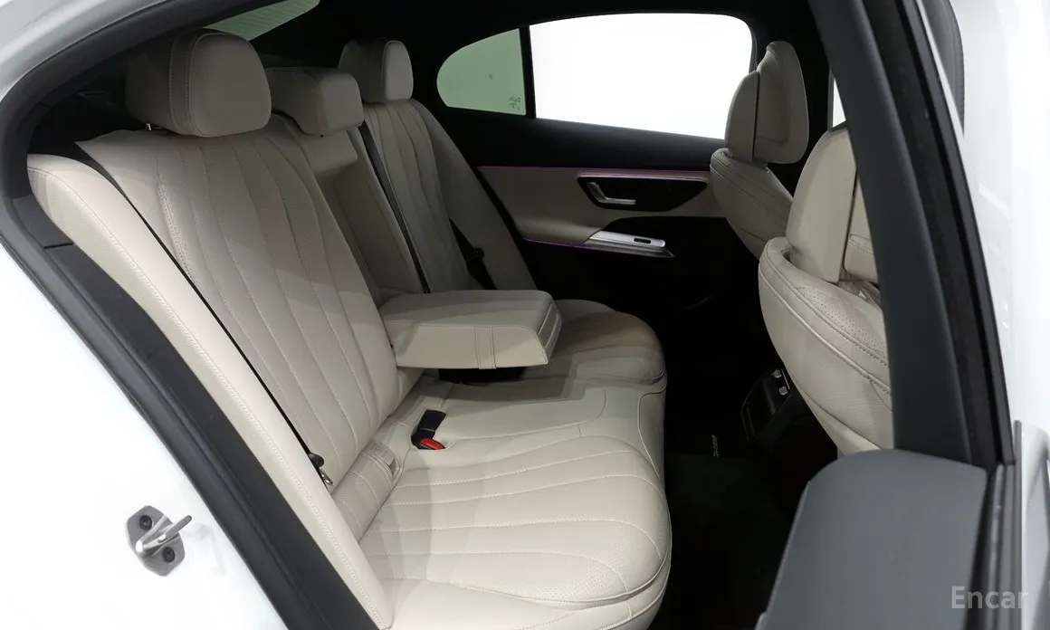 Фото 12 - Mercedes-Benz E-Class