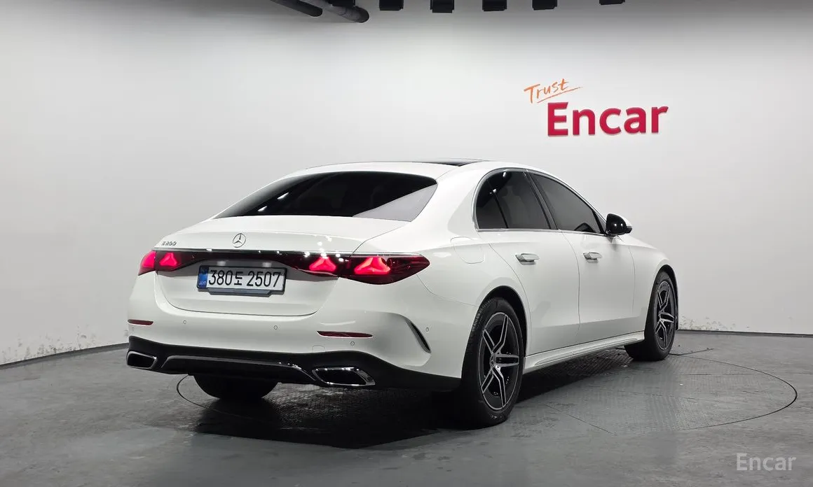 Фото 2 - Mercedes-Benz E-Class