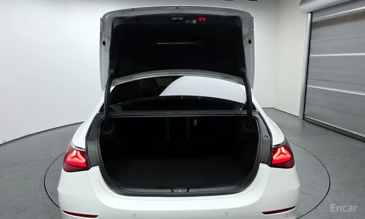 Фото 20 - Mercedes-Benz E-Class