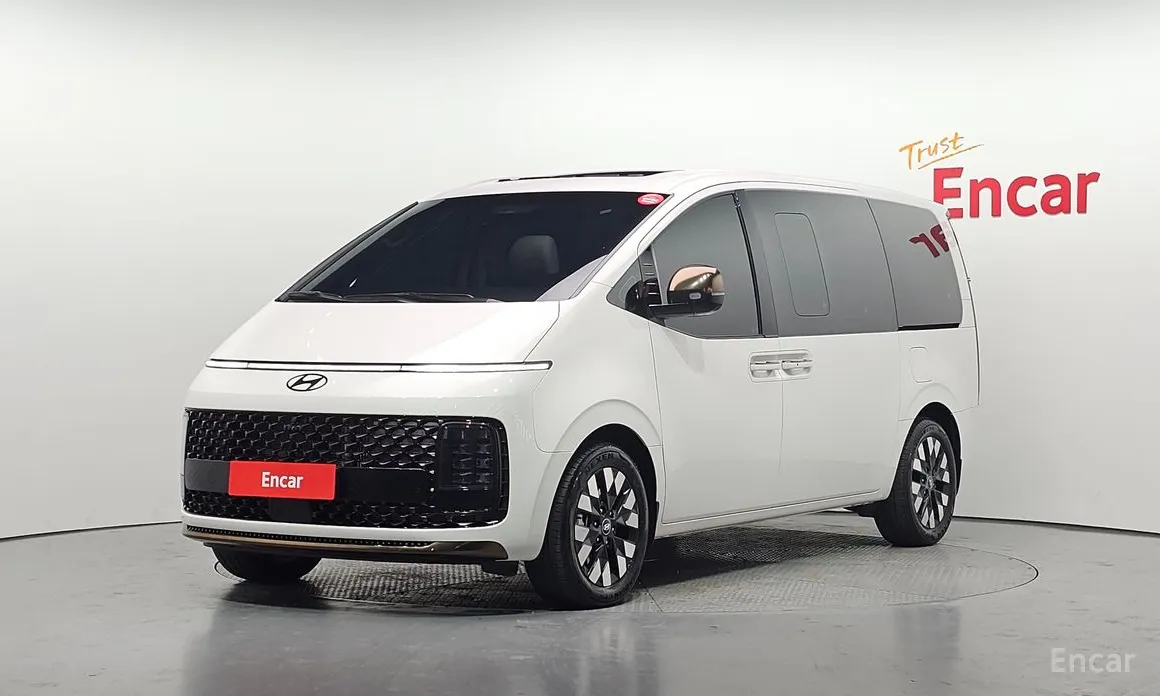 Фото 1 - Hyundai Staria