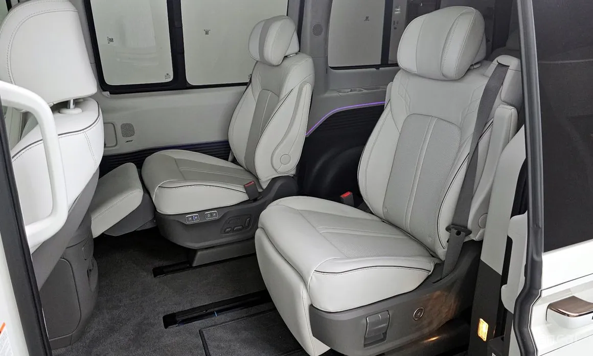 Фото 12 - Hyundai Staria