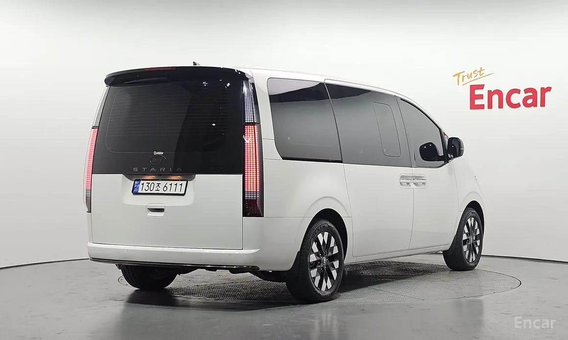 Фото 2 - Hyundai Staria