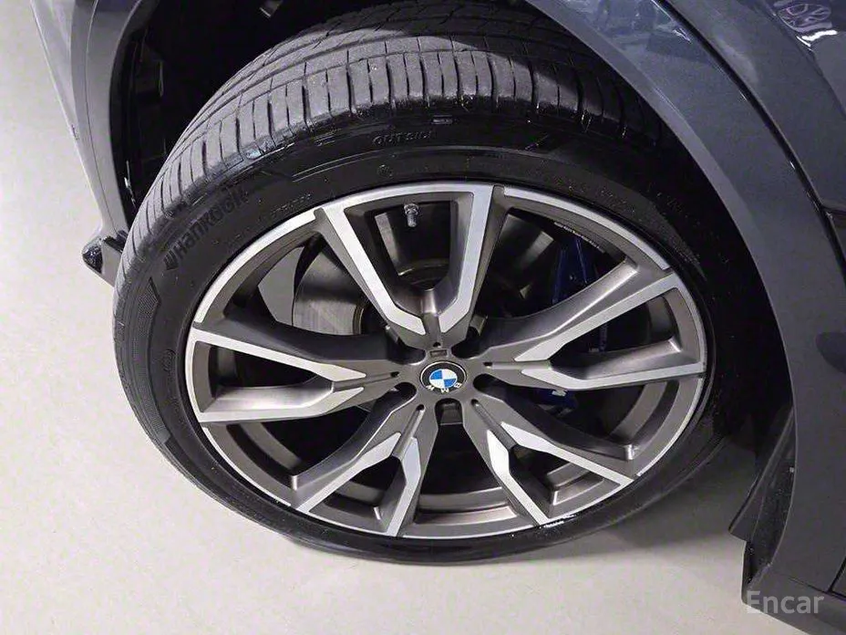 Фото 20 - BMW X7