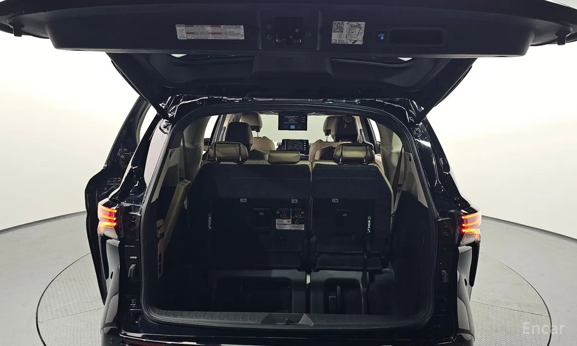 Photo 20 - Toyota Sienna