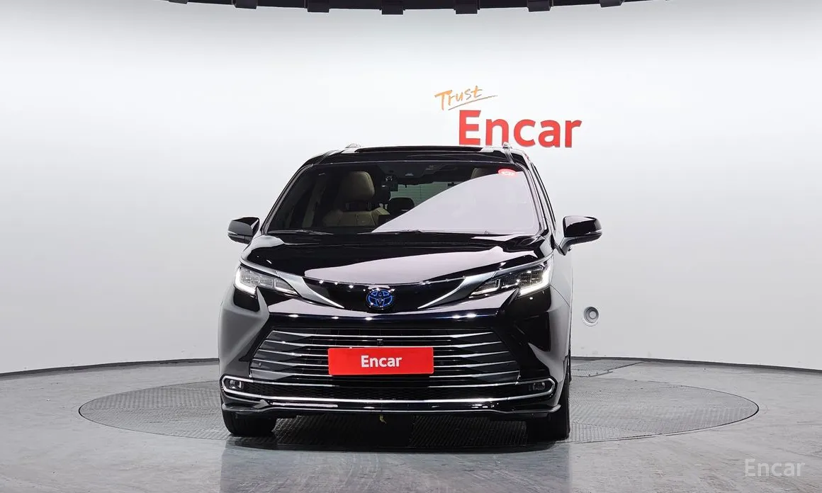 Photo 3 - Toyota Sienna