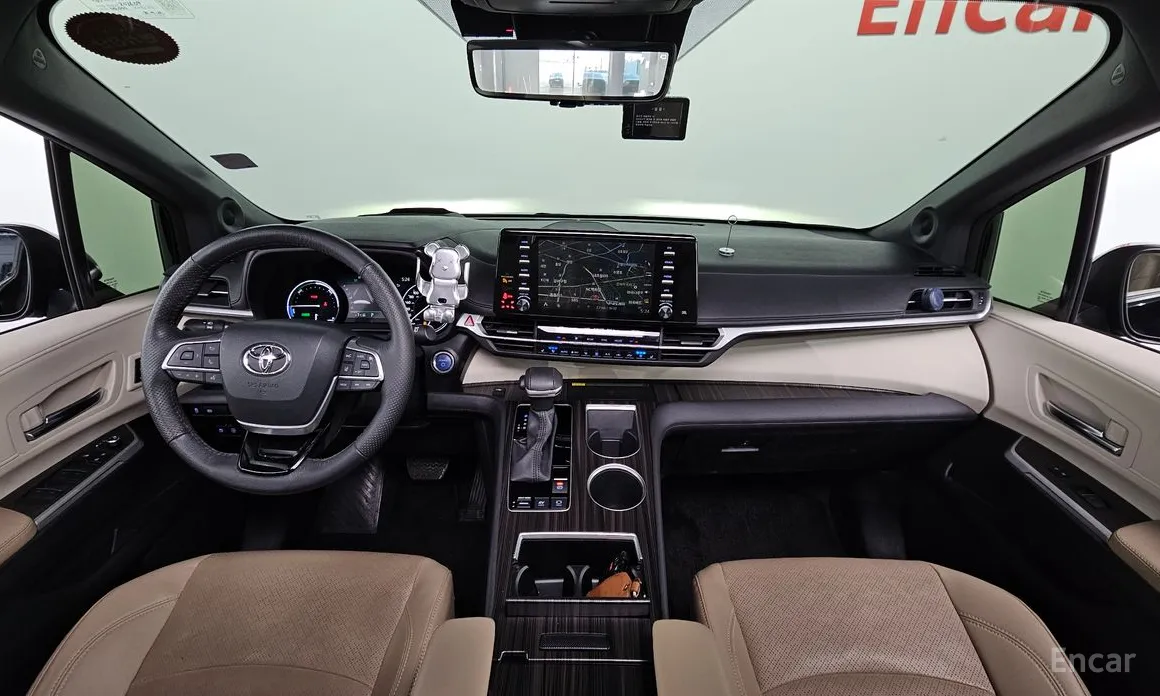 Photo 7 - Toyota Sienna