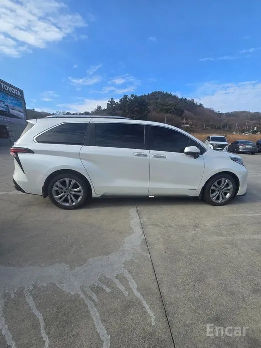 Фото 4 - Toyota Sienna