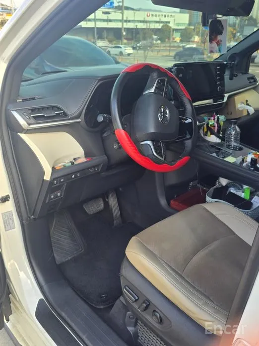 Фото 7 - Toyota Sienna