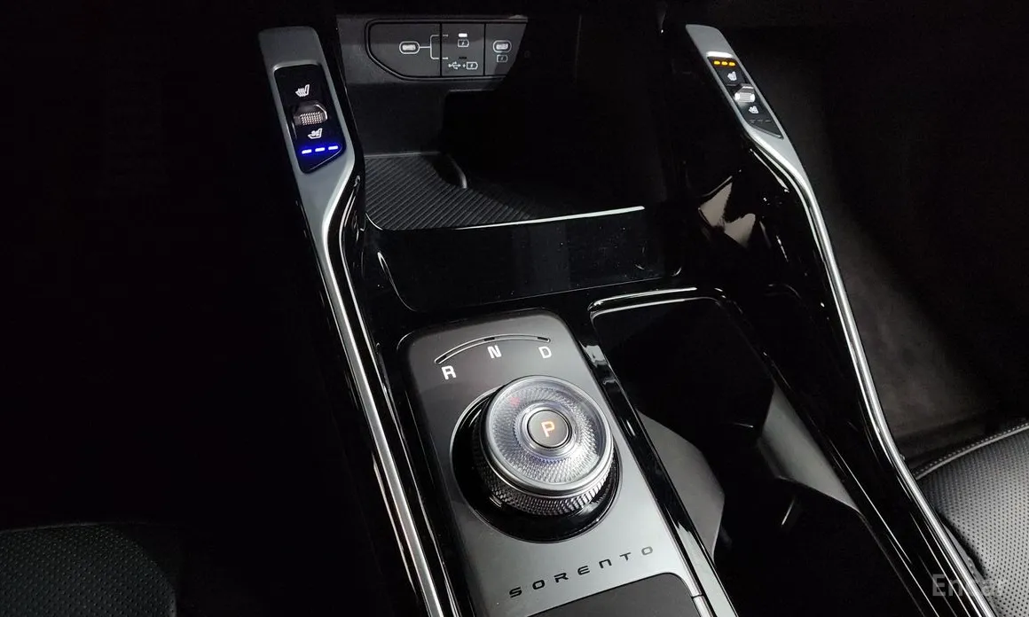 Фото 14 - Kia Sorento