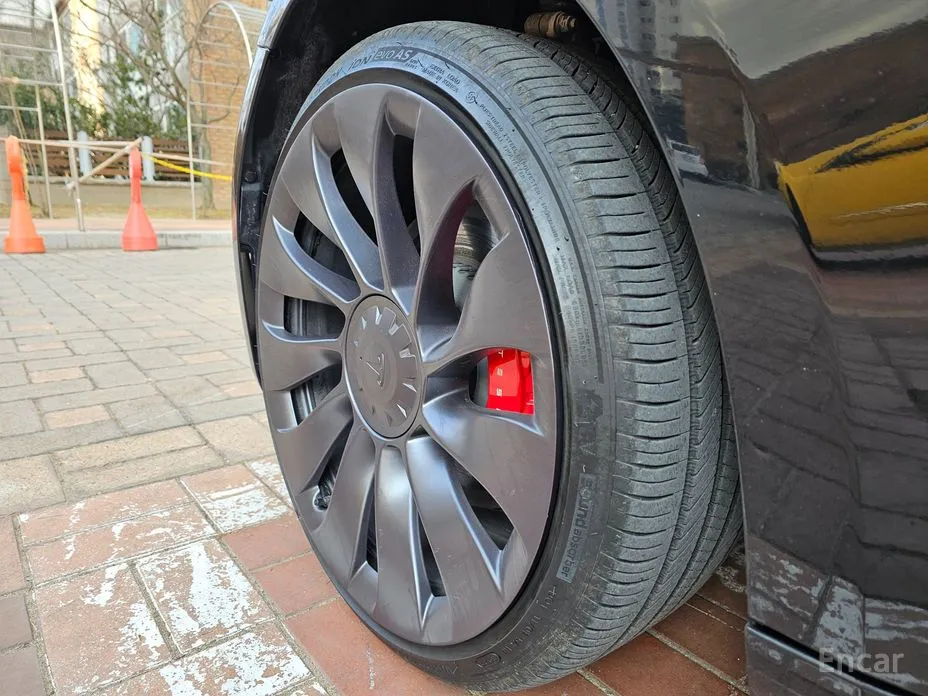 Фото 18 - Tesla Model 3