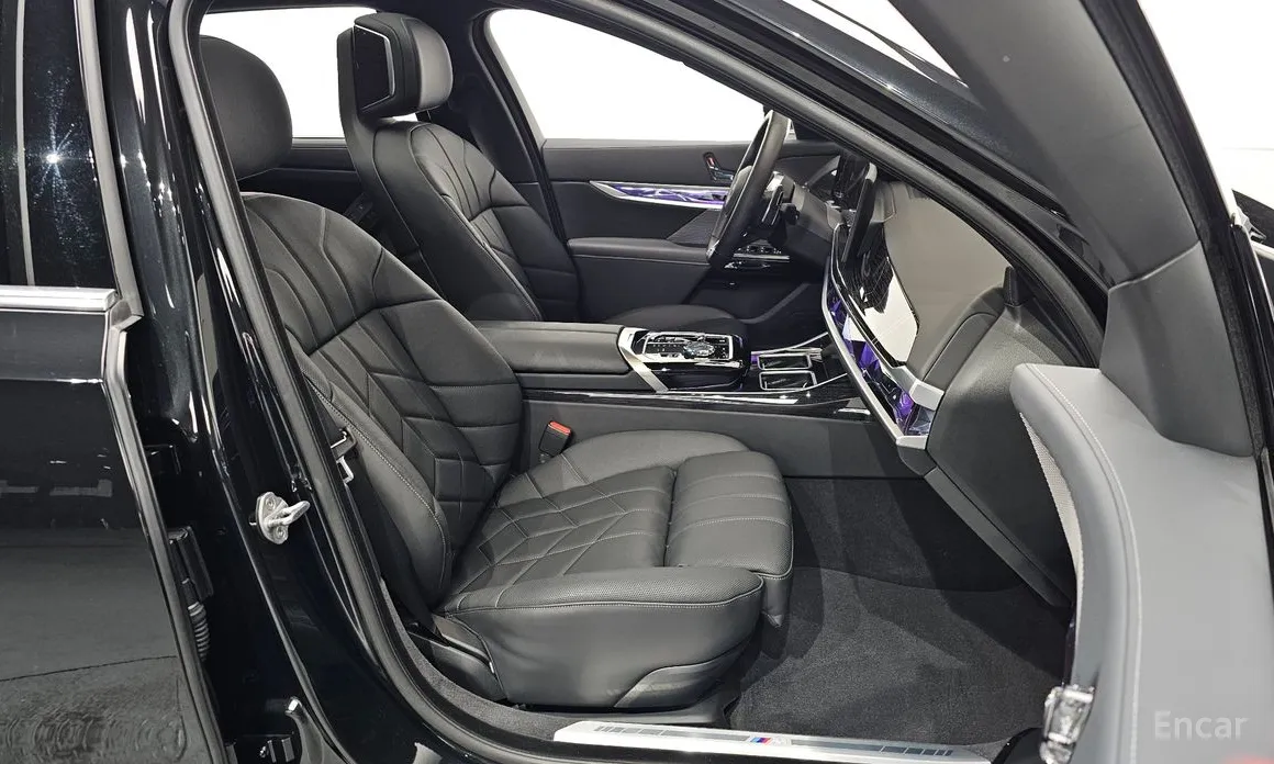 Фото 12 - BMW 7 Series