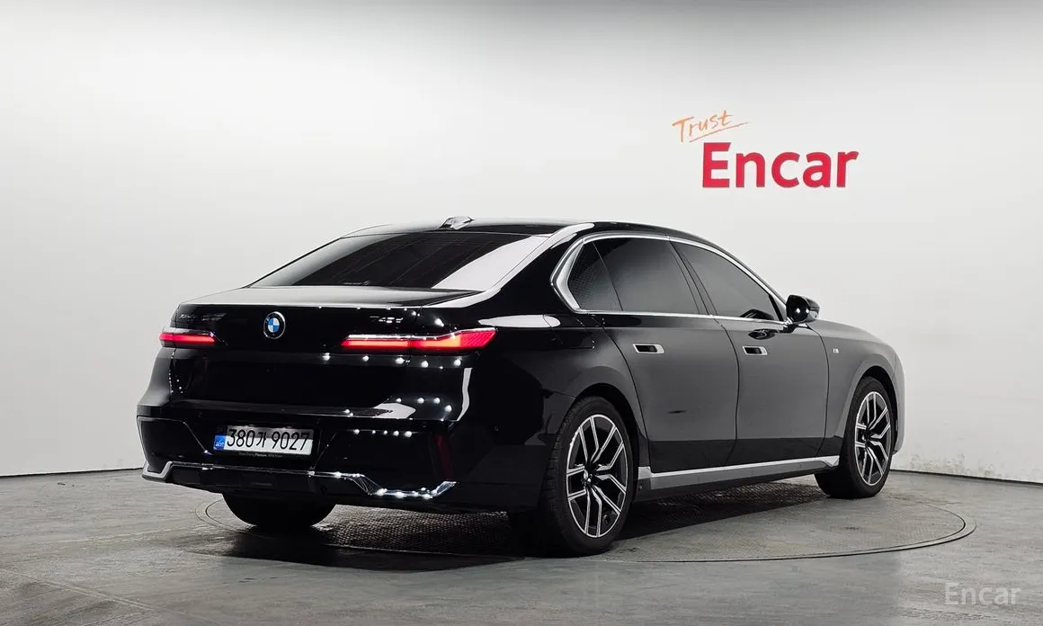 Фото 2 - BMW 7 Series