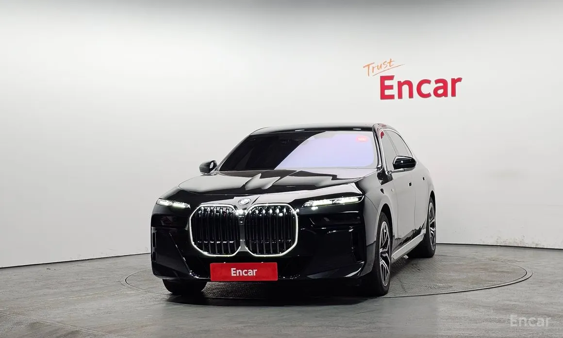 Фото 3 - BMW 7 Series