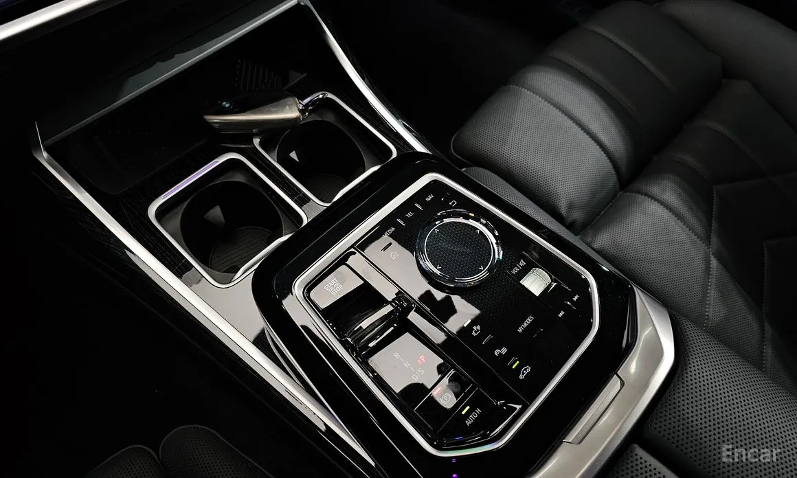 Фото 9 - BMW 7 Series