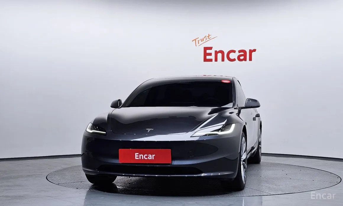 Фото 3 - Tesla Model 3