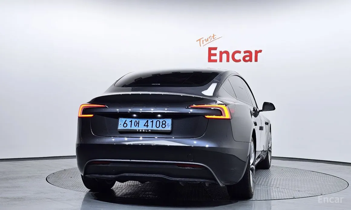 Фото 4 - Tesla Model 3