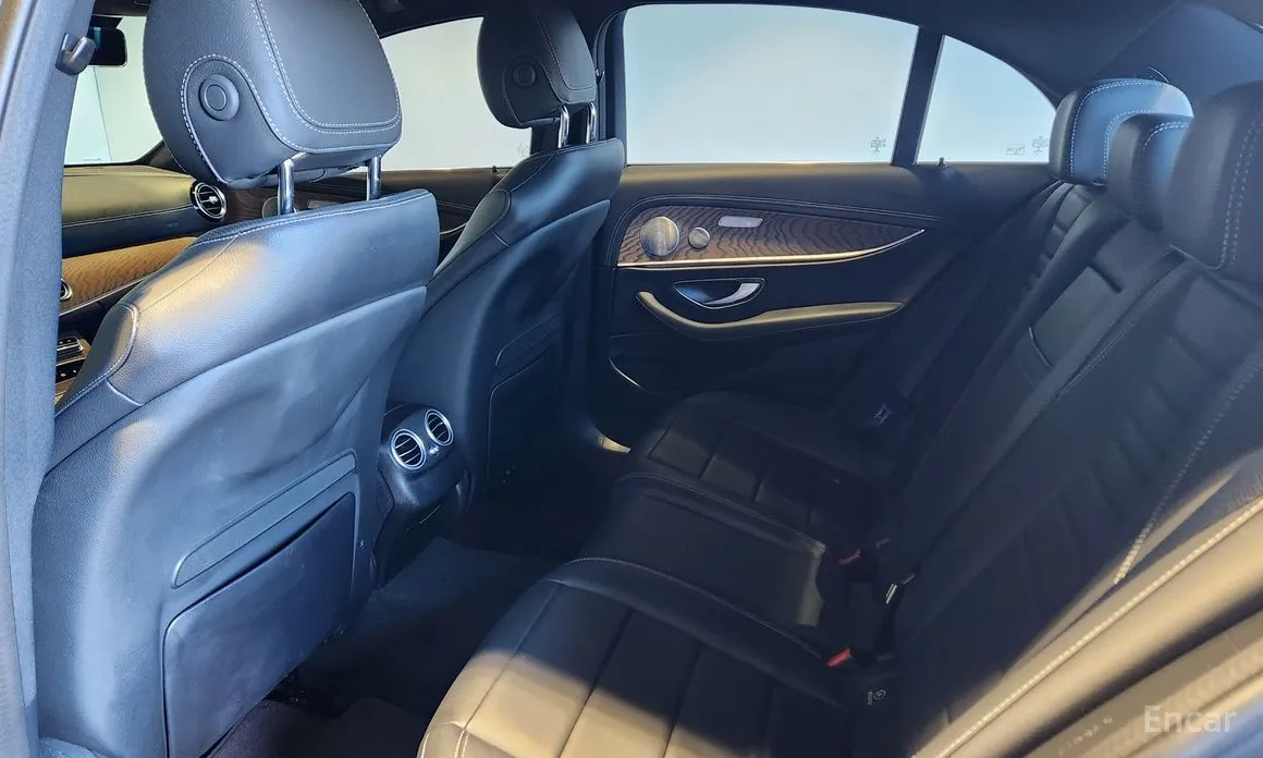 Фото 10 - Mercedes-Benz E-Class