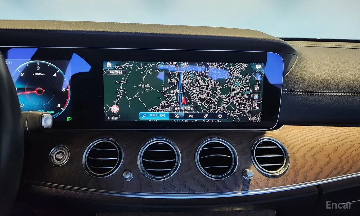 Фото 16 - Mercedes-Benz E-Class