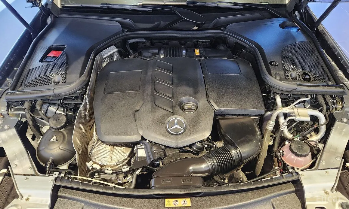 Фото 6 - Mercedes-Benz E-Class