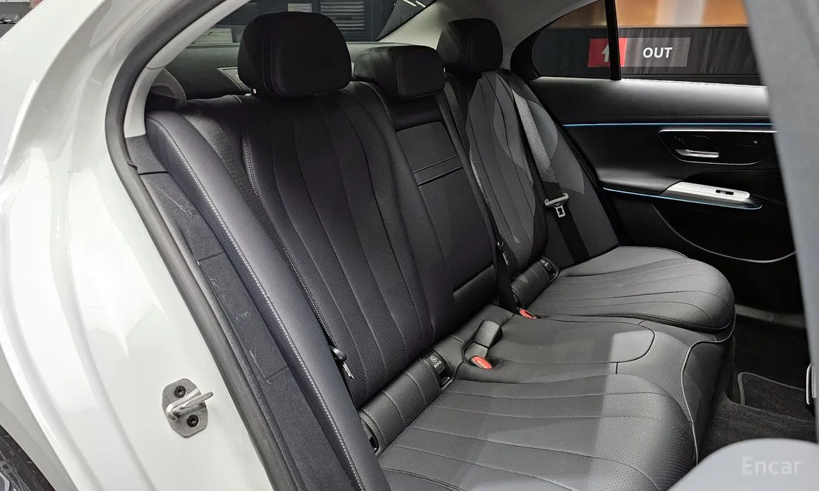 Фото 12 - Mercedes-Benz E-Class