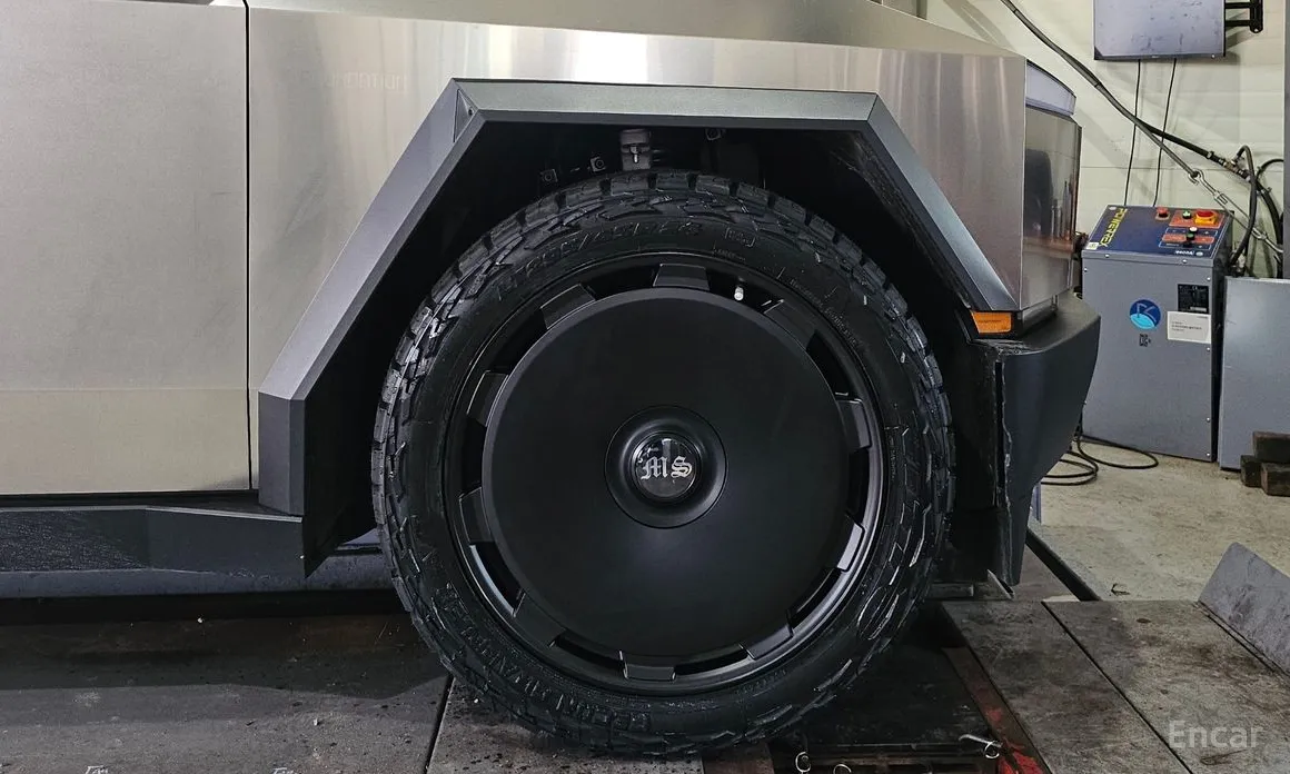 Фото 11 - Tesla Cybertruck