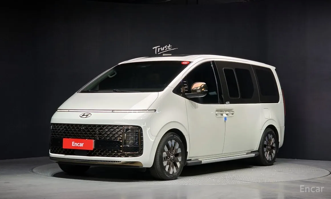 Фото 1 - Hyundai Staria