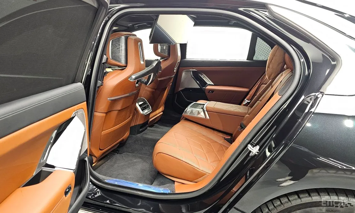 Фото 12 - BMW i7