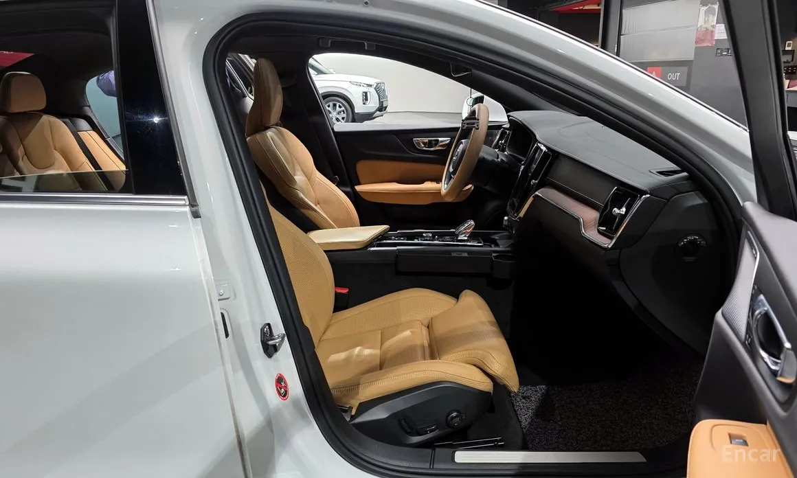 Фото 10 - Volvo S60