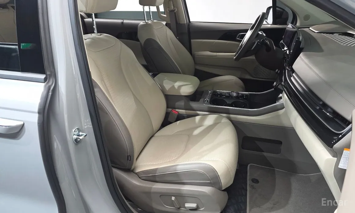 Фото 10 - Kia Carnival