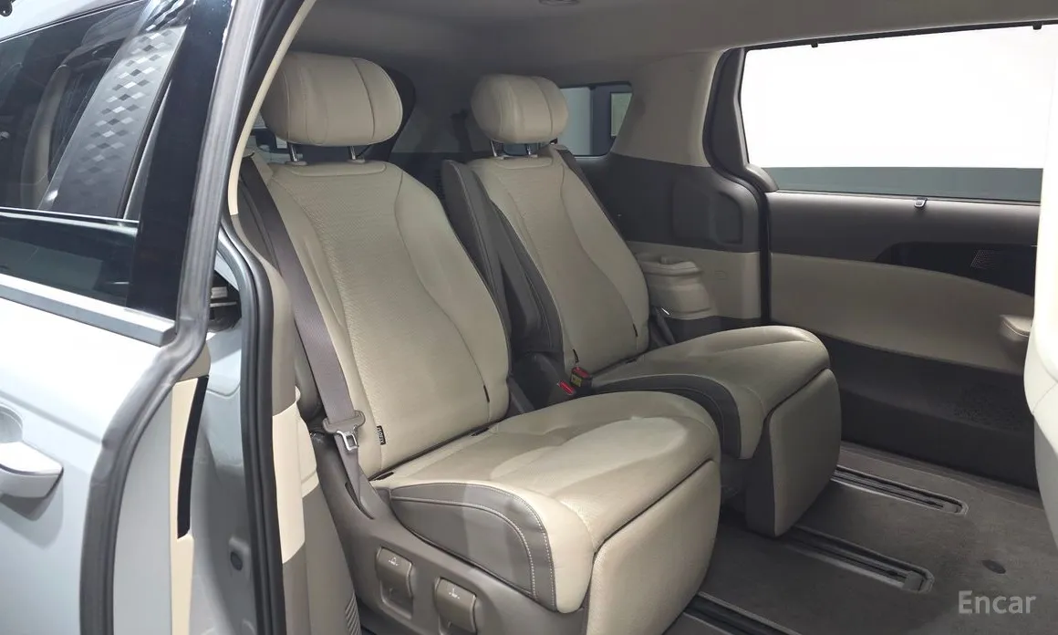 Фото 12 - Kia Carnival