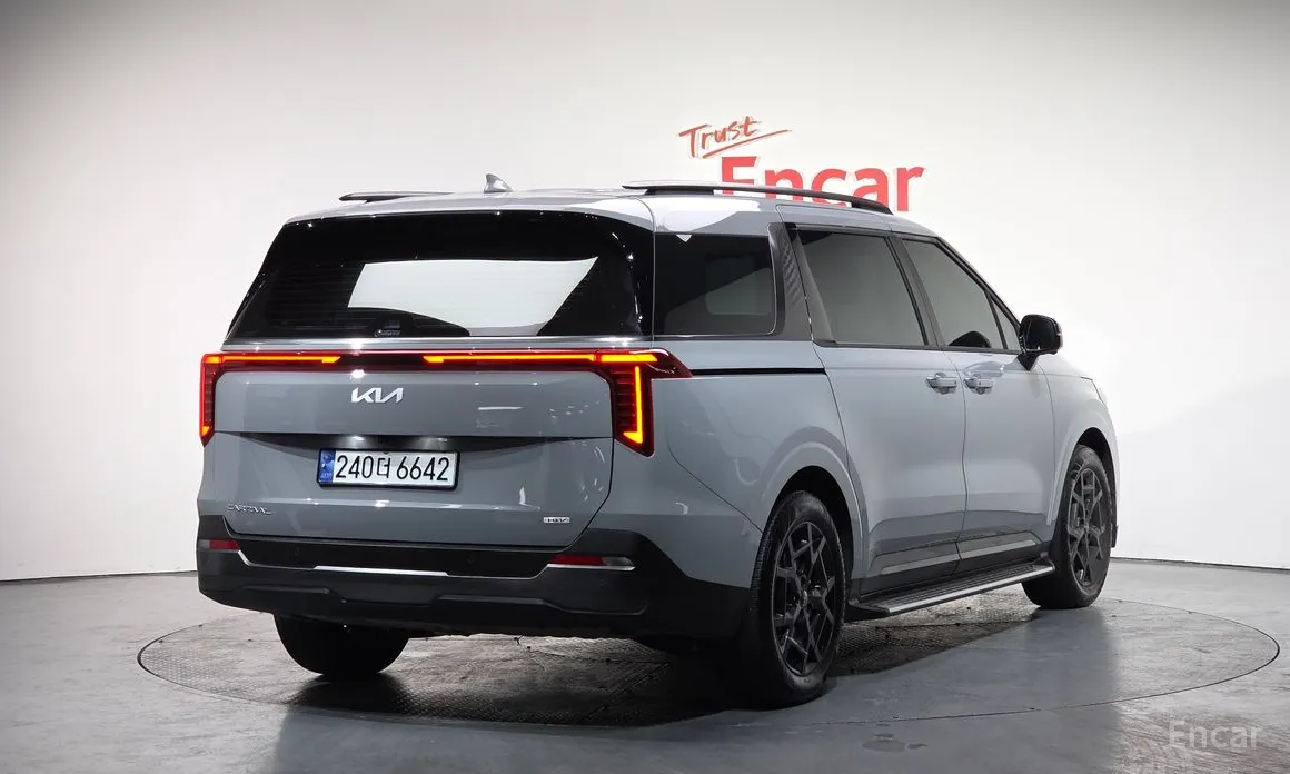 Фото 2 - Kia Carnival