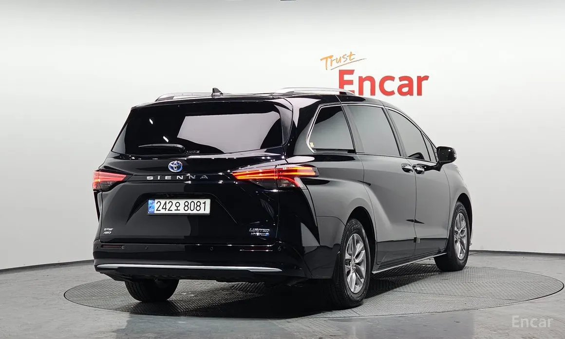 Фото 2 - Toyota Sienna