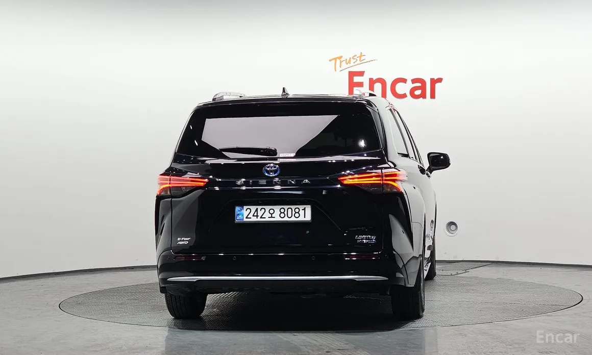 Фото 4 - Toyota Sienna