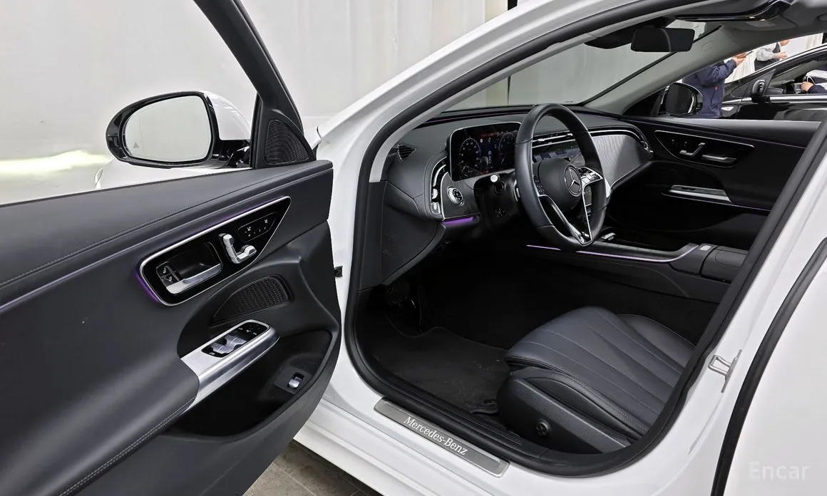 Фото 10 - Mercedes-Benz E-Class