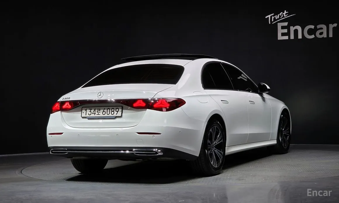 Фото 2 - Mercedes-Benz E-Class