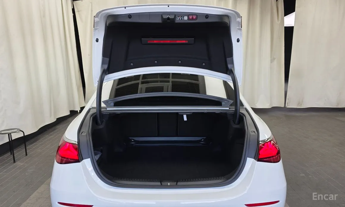 Фото 20 - Mercedes-Benz E-Class