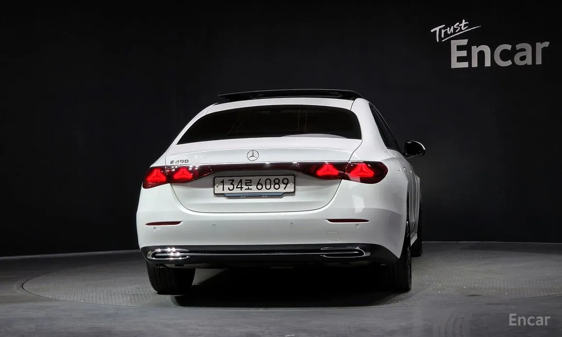 Фото 4 - Mercedes-Benz E-Class