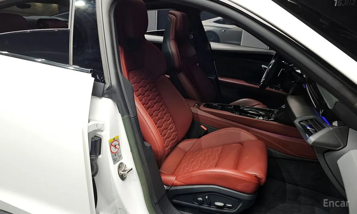 Фото 10 - Audi e-tron GT