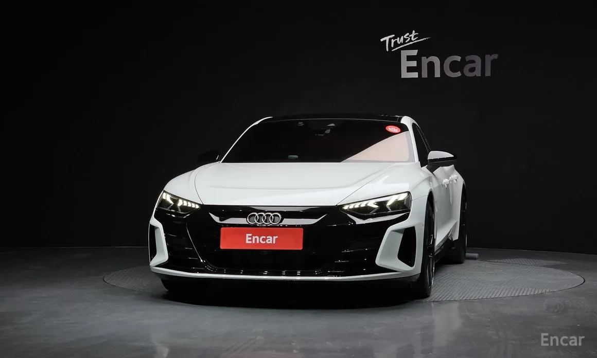 Фото 3 - Audi e-tron GT