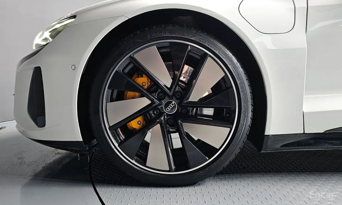 Фото 5 - Audi e-tron GT