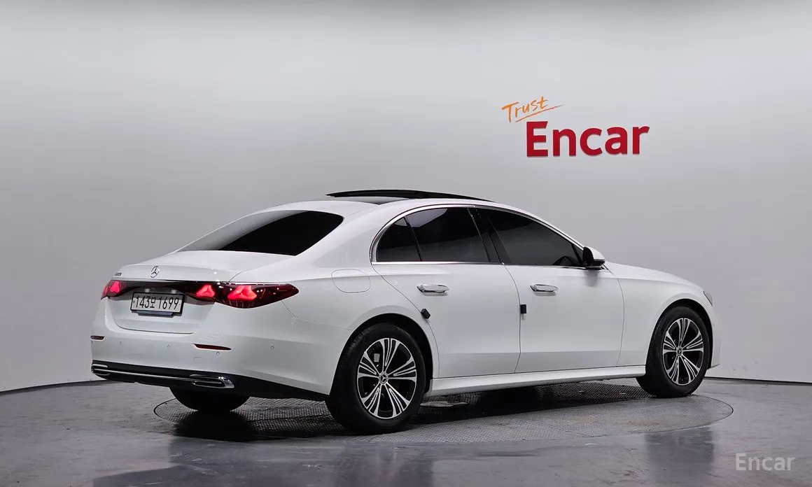 Фото 2 - Mercedes-Benz E-Class