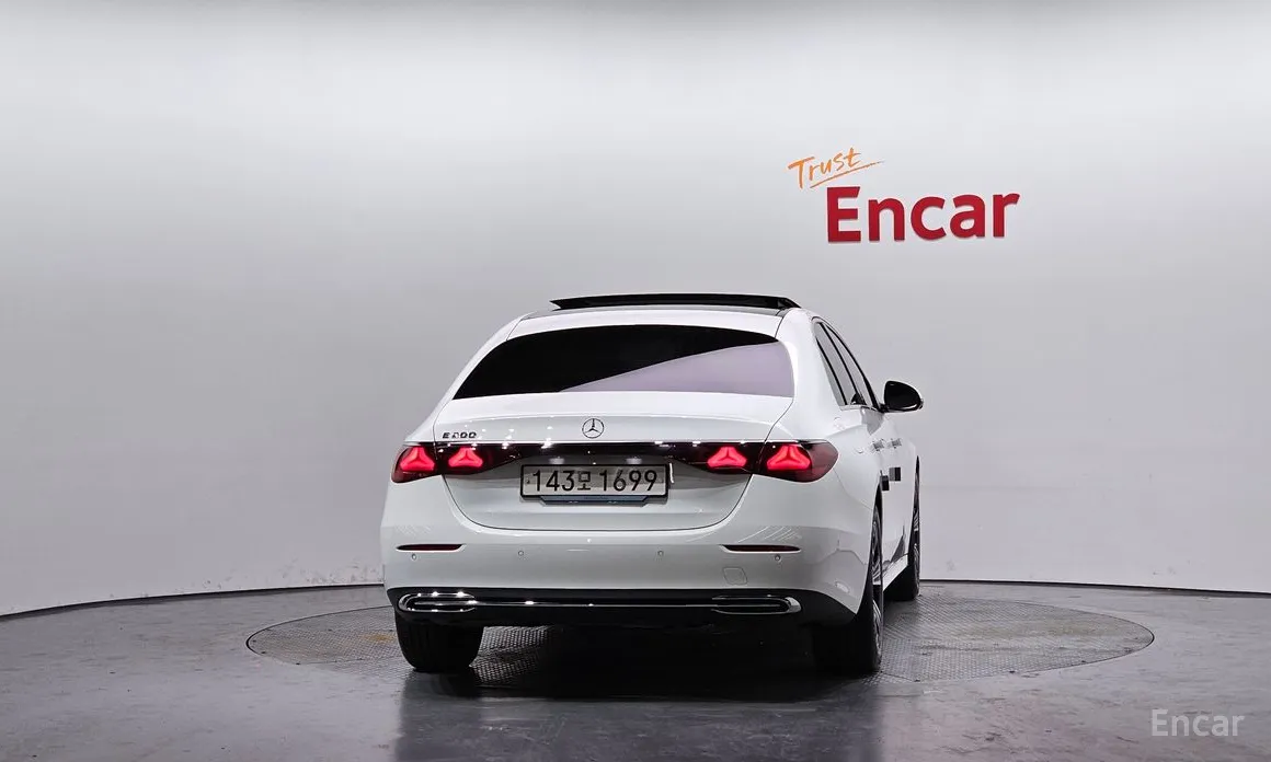 Фото 4 - Mercedes-Benz E-Class