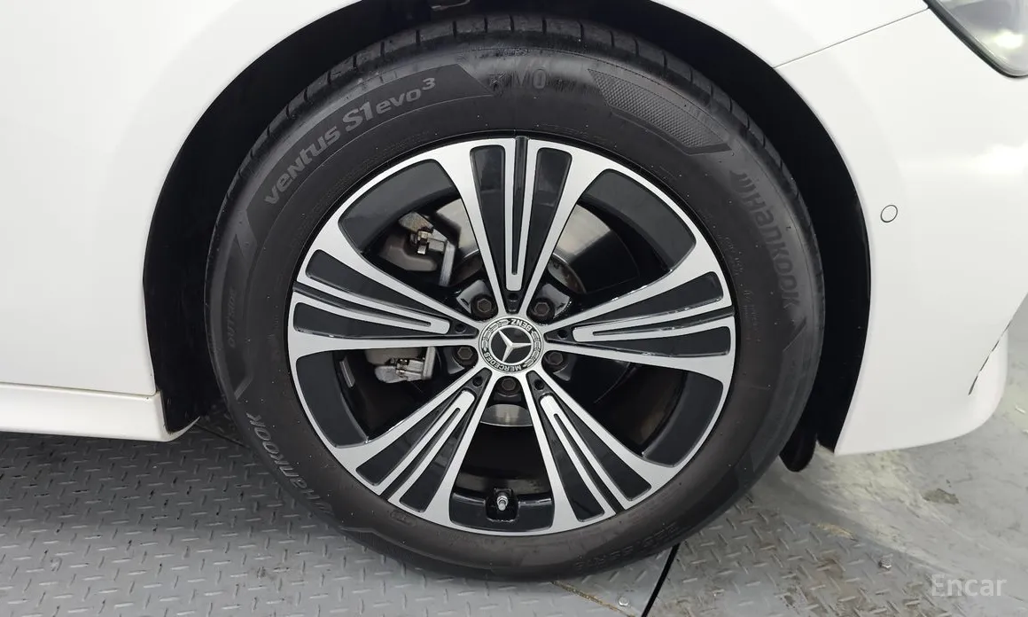 Фото 5 - Mercedes-Benz E-Class