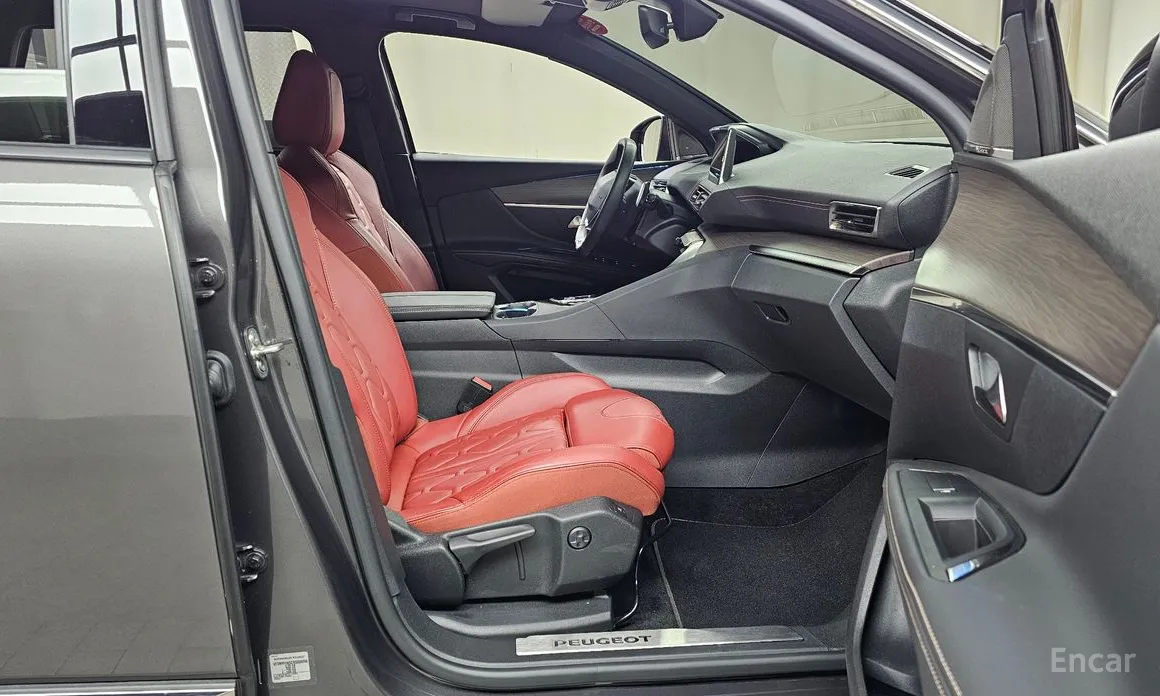 Фото 11 - Peugeot 5008