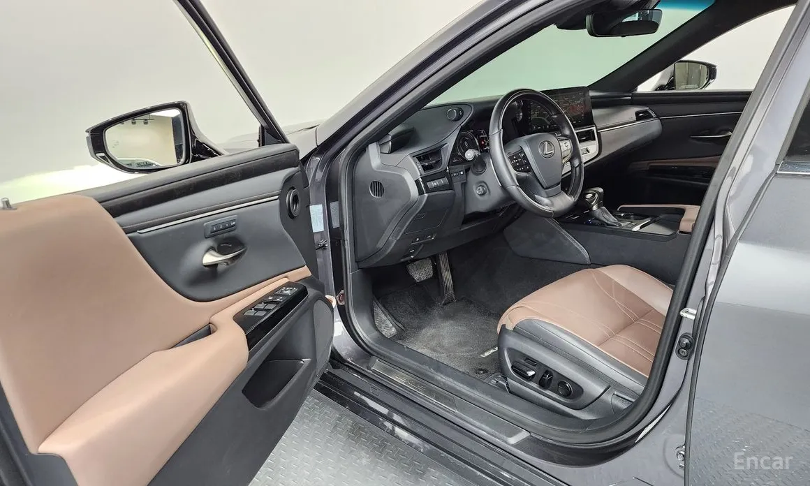 Фото 10 - Lexus ES