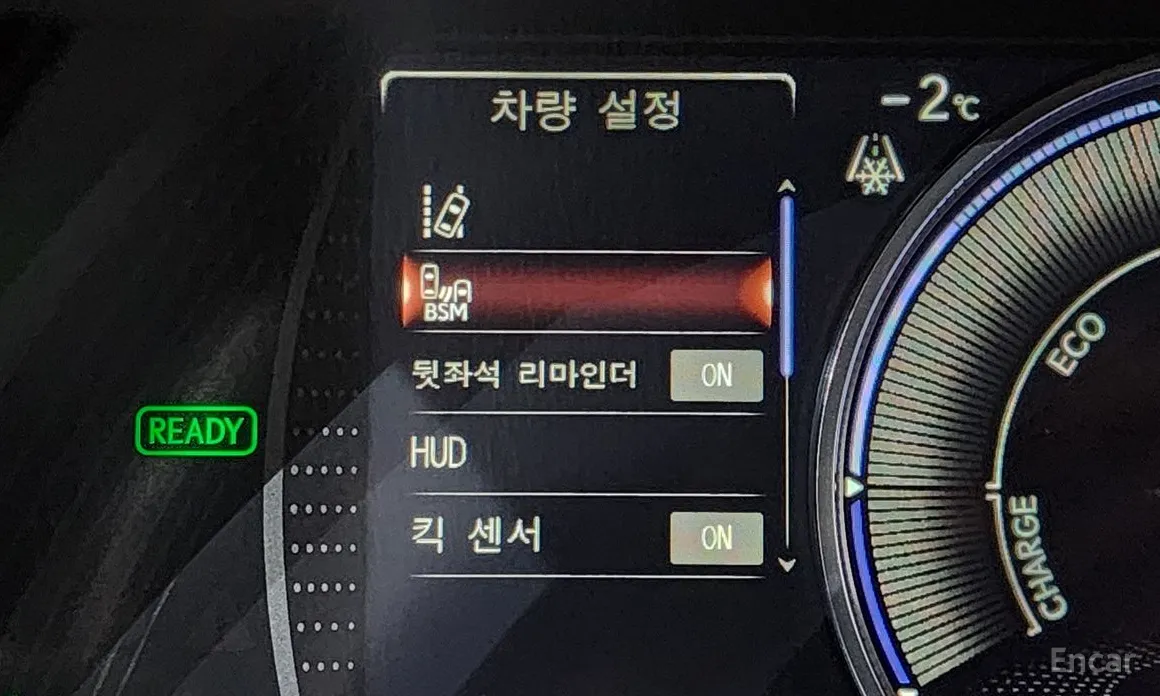 Фото 16 - Lexus ES