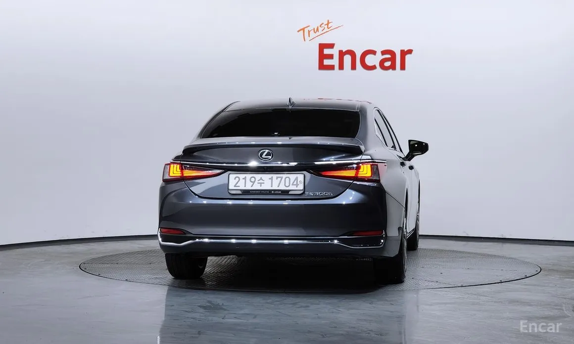 Фото 4 - Lexus ES